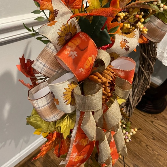 Handmade Grapevine Wreath - Fall wreath - Picture 4 of 13